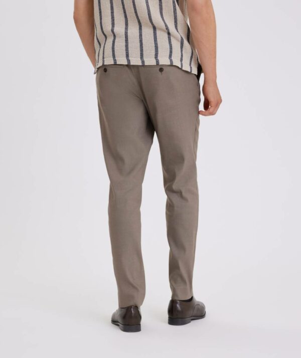 Plain Theo 769 truffle linen