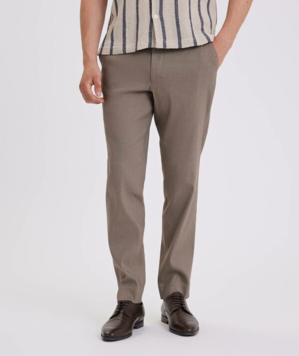 Plain Theo 769 truffle linen
