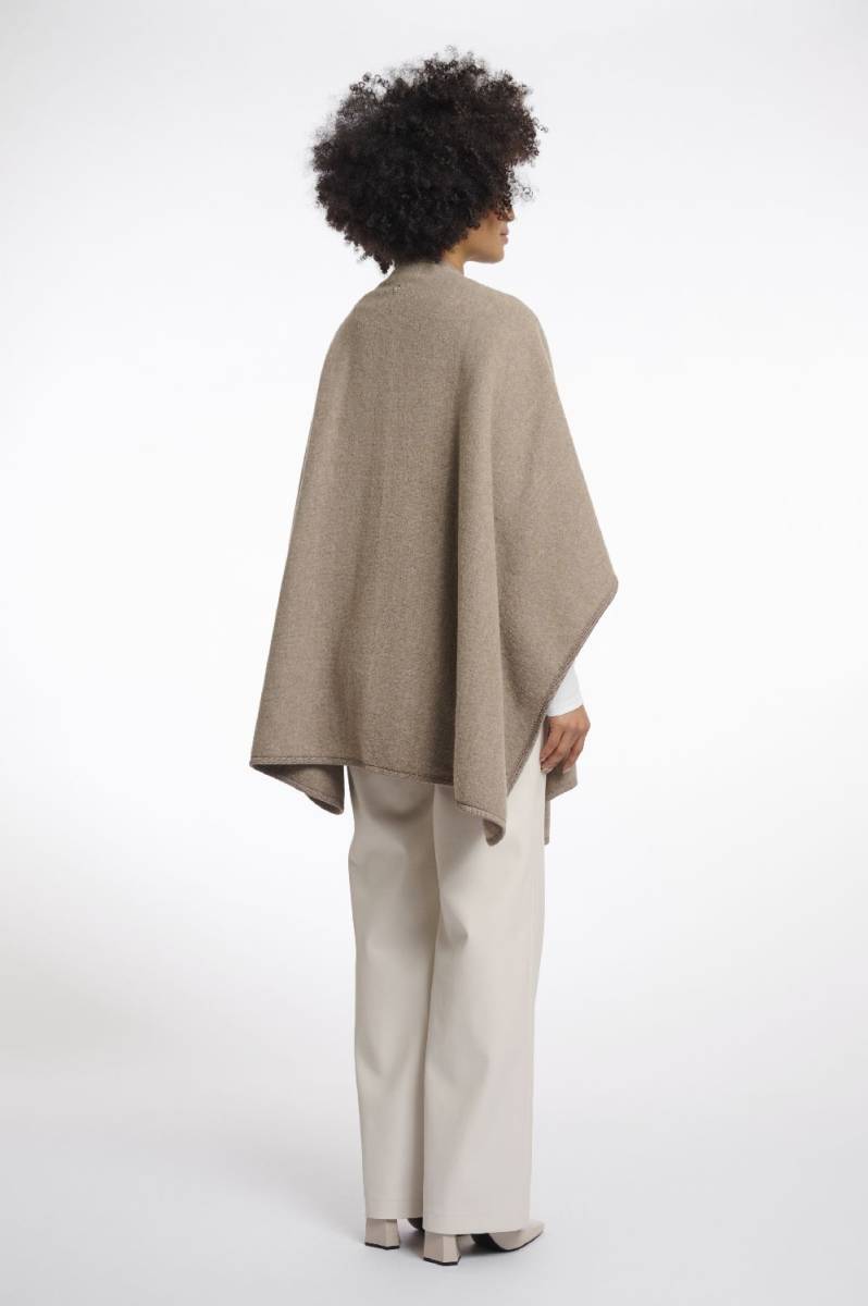 Rino & Pelle Woven cape beige