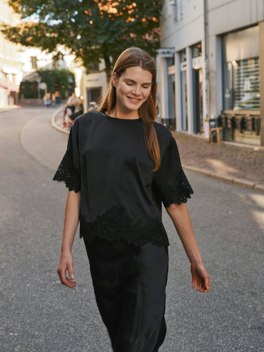 Neo Noir Elle heavy sateen lace top zwart
